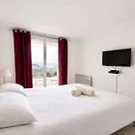 Maison Lumineuse Avec Vue Mer, Montagne Et Sur Le Rocher De Roquebrune, Piscine Et Parking