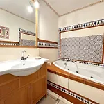 Villa Maison Lumineuse Avec Vue Mer, Montagne Et Sur Le Rocher De Roquebrune, Piscine Et Parking