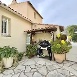 Maison Lumineuse Avec Vue Mer, Montagne Et Sur Le Rocher De Roquebrune, Piscine Et Parking Villa *