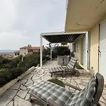 Maison Lumineuse Avec Vue Mer, Montagne Et Sur Le Rocher De Roquebrune, Piscine Et Parking Villa *