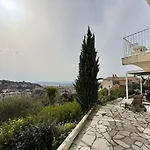 Maison Lumineuse Avec Vue Mer, Montagne Et Sur Le Rocher De Roquebrune, Piscine Et Parking *