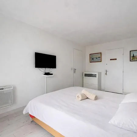 Maison Lumineuse Avec Vue Mer, Montagne Et Sur Le Rocher De Roquebrune, Piscine Et Parking